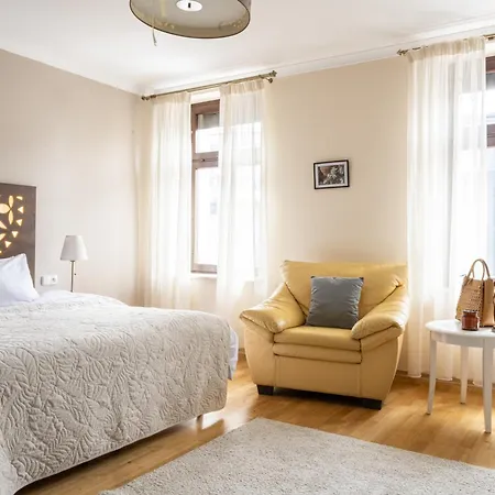 Grand Krupówki 47 *